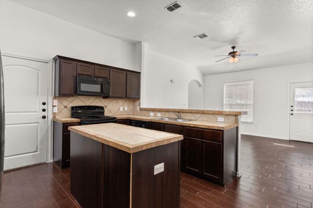 586 Creekside CIR, New Braunfels, TX 78130