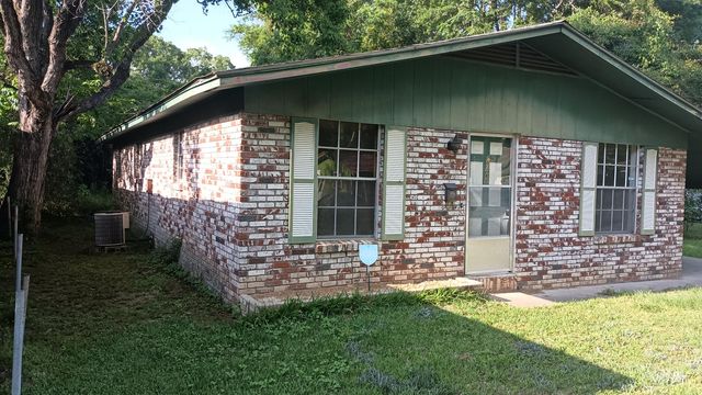 120 Ruby Ave., Hattiesburg, MS 39401