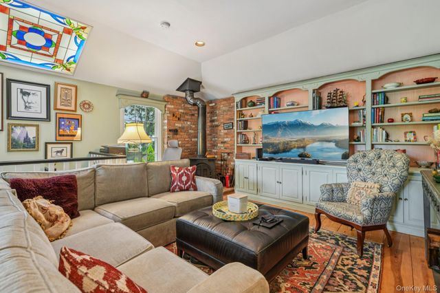 402 N Village Avenue, Rockville Centre, NY 11570