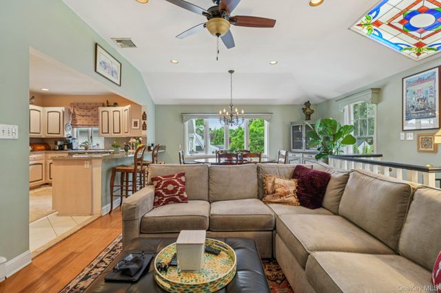 402 N Village Avenue, Rockville Centre, NY 11570