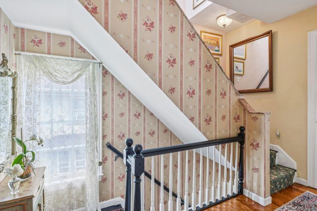 402 N Village Avenue, Rockville Centre, NY 11570