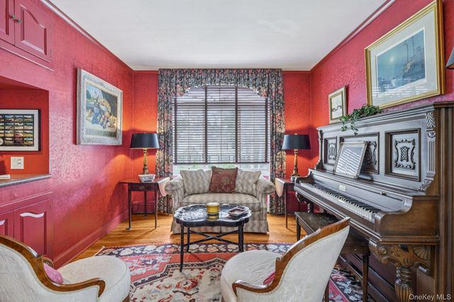 402 N Village Avenue, Rockville Centre, NY 11570