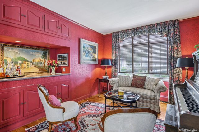 402 N Village Avenue, Rockville Centre, NY 11570