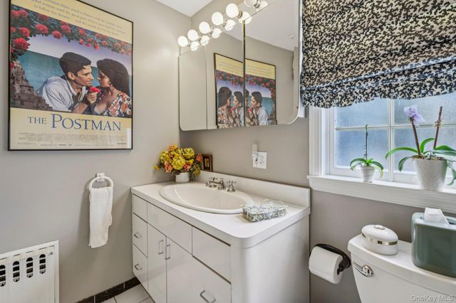 402 N Village Avenue, Rockville Centre, NY 11570