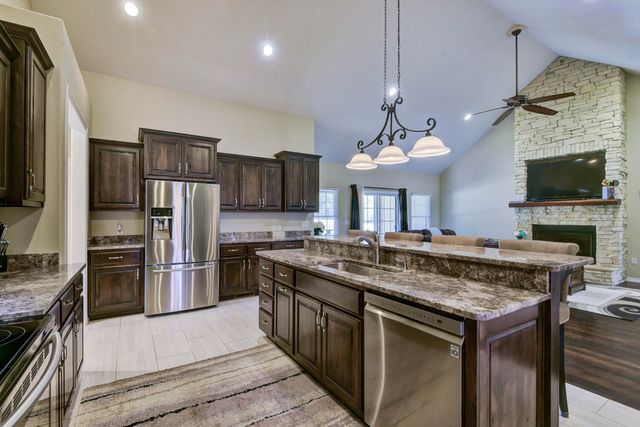 417 Silverwood Circle, Branson West, MO 65737