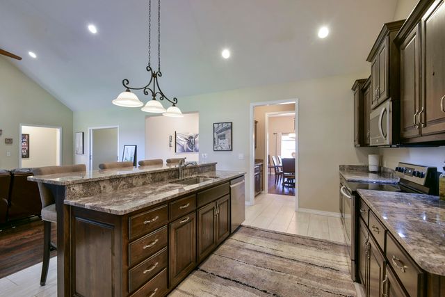 417 Silverwood Circle, Branson West, MO 65737