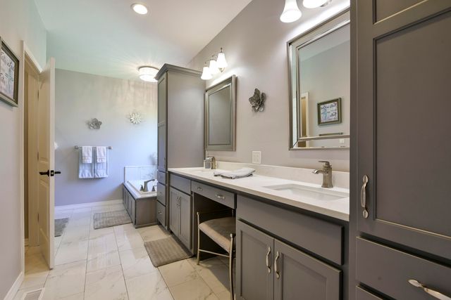 417 Silverwood Circle, Branson West, MO 65737