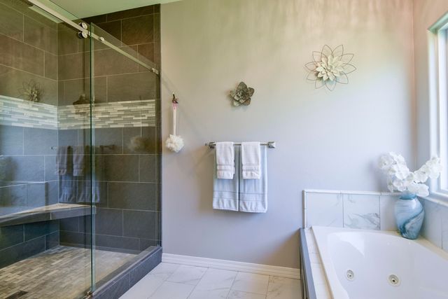 417 Silverwood Circle, Branson West, MO 65737