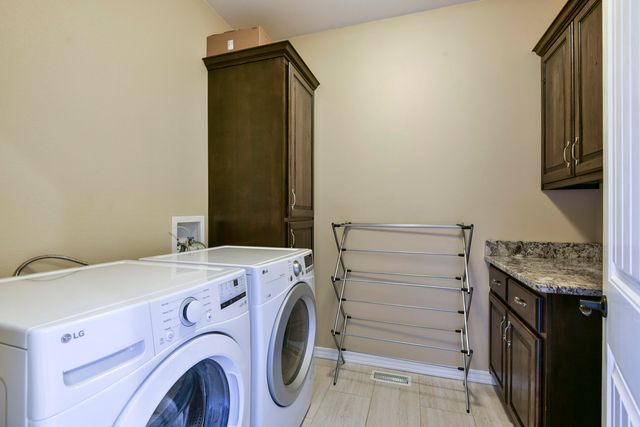 417 Silverwood Circle, Branson West, MO 65737