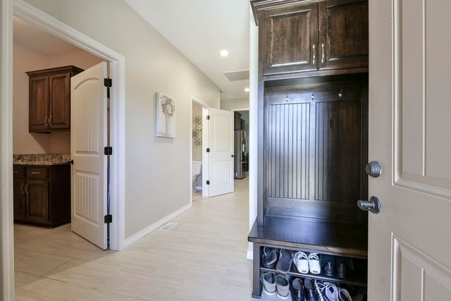 417 Silverwood Circle, Branson West, MO 65737