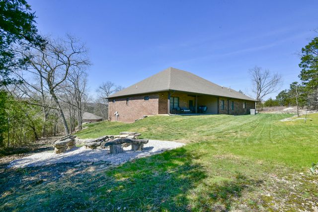 417 Silverwood Circle, Branson West, MO 65737