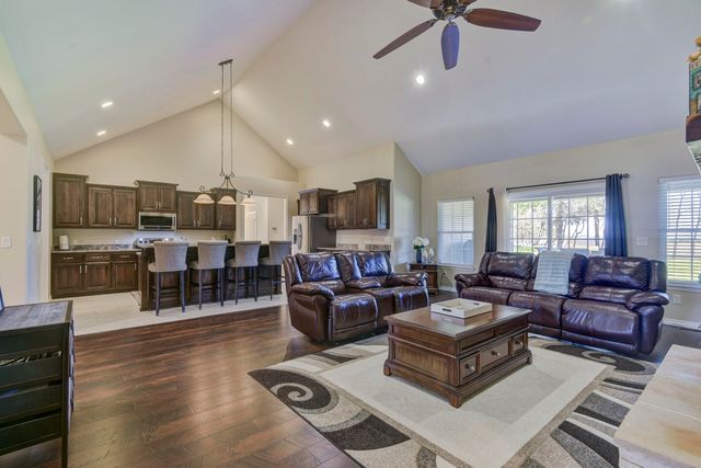 417 Silverwood Circle, Branson West, MO 65737