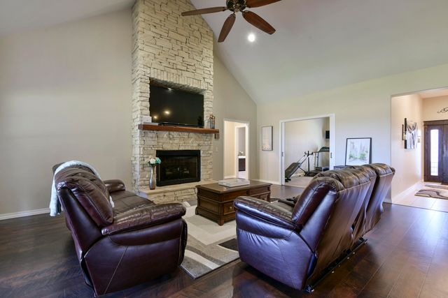 417 Silverwood Circle, Branson West, MO 65737