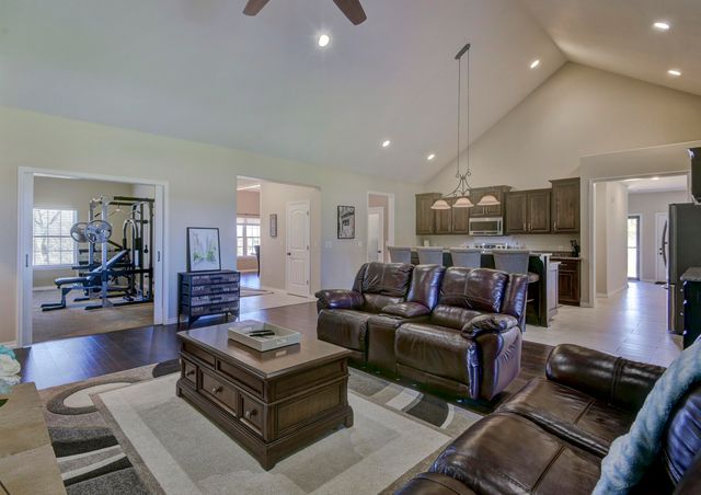 417 Silverwood Circle, Branson West, MO 65737