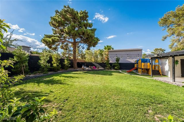 3021 Woods Drive, Las Vegas, NV 89108