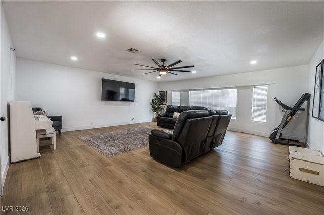 3021 Woods Drive, Las Vegas, NV 89108