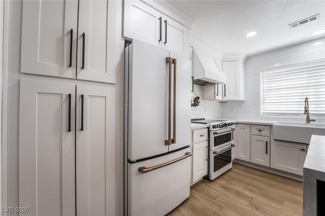 3021 Woods Drive, Las Vegas, NV 89108