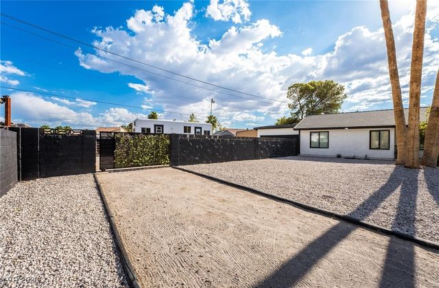 3021 Woods Drive, Las Vegas, NV 89108