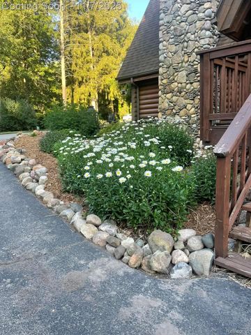 1366 S Baldwin Road, Lake Orion Village, MI 48360