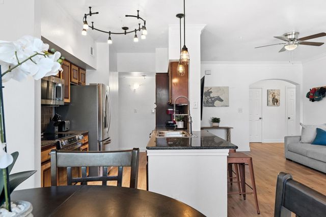 7701 Rialto BLVD 623, Austin, TX 78735