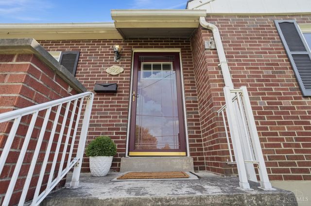 3821 OLeary Avenue, Deer Park, OH 45236