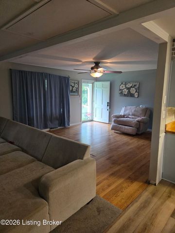 679 Cherrywood Dr, Radcliff, KY 40160