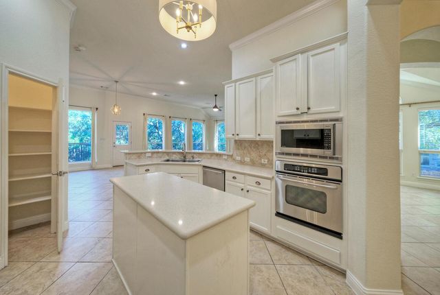 7216 Via Correto DR, Austin, TX 78749