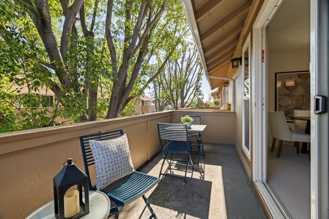 2456 W Bayshore Road 10, Palo Alto, CA 94303