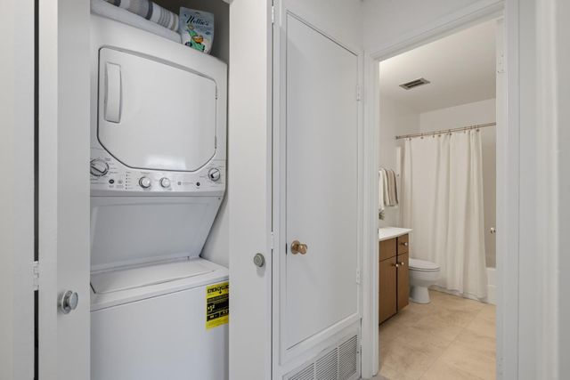 2456 W Bayshore Road 10, Palo Alto, CA 94303