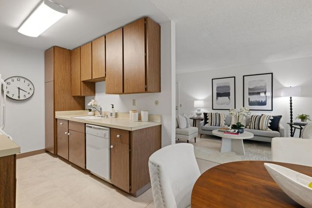 2456 W Bayshore Road 10, Palo Alto, CA 94303