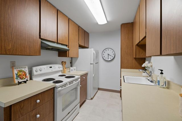 2456 W Bayshore Road 10, Palo Alto, CA 94303