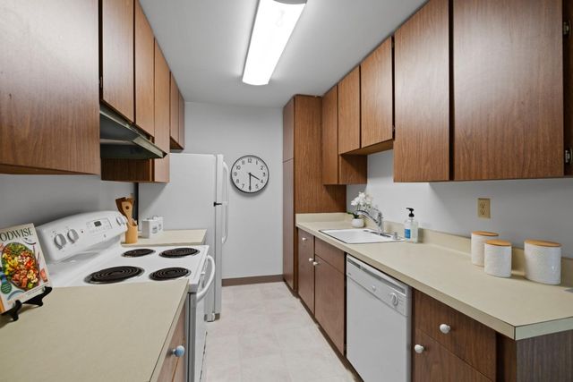 2456 W Bayshore Road 10, Palo Alto, CA 94303