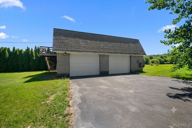 5294 Lower Mountain Road, Lockport Town, NY 14094