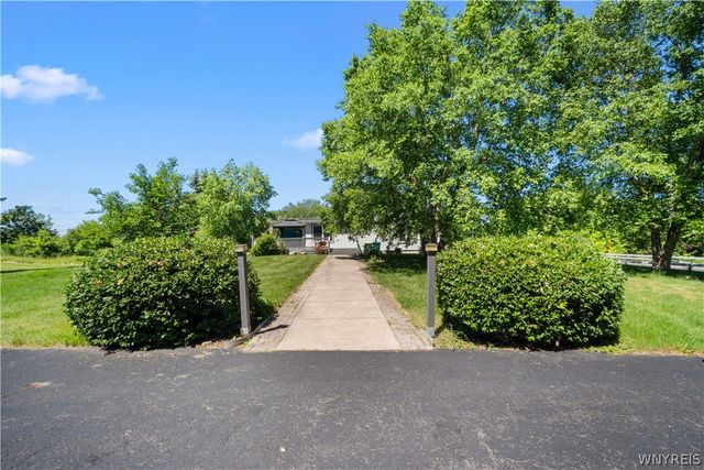 5294 Lower Mountain Road, Lockport Town, NY 14094
