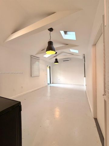 118 NW 24th St, Miami, FL 33127