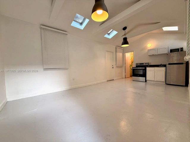 118 NW 24th St, Miami, FL 33127
