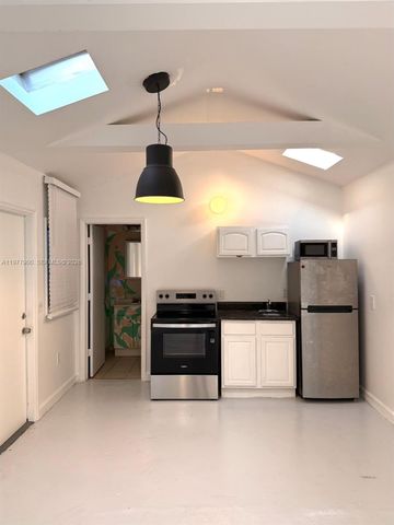 118 NW 24th St, Miami, FL 33127