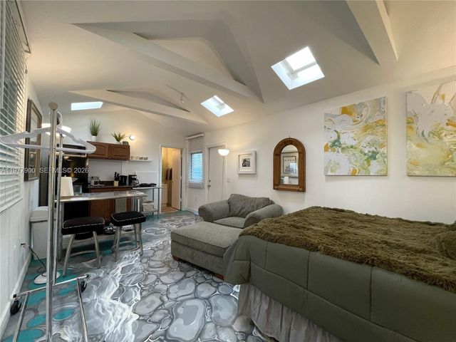 118 NW 24th St, Miami, FL 33127