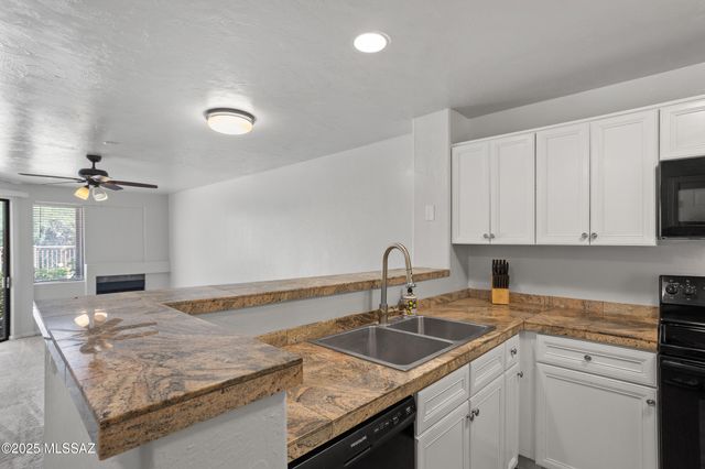 5675 N Camino Esplendora Apt 2110, Tucson, AZ 85718