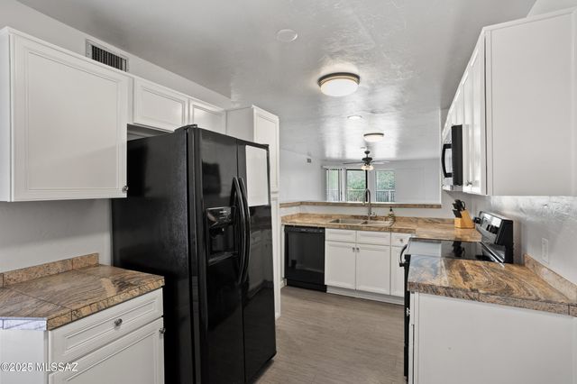 5675 N Camino Esplendora Apt 2110, Tucson, AZ 85718