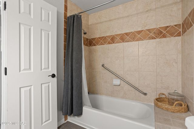 5675 N Camino Esplendora Apt 2110, Tucson, AZ 85718