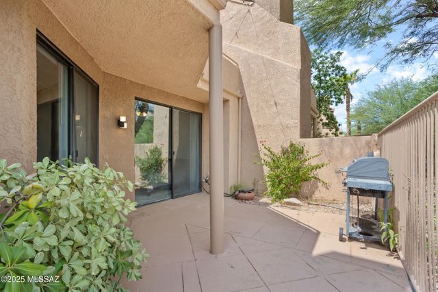 5675 N Camino Esplendora Apt 2110, Tucson, AZ 85718