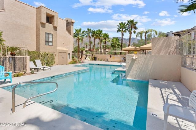 5675 N Camino Esplendora Apt 2110, Tucson, AZ 85718