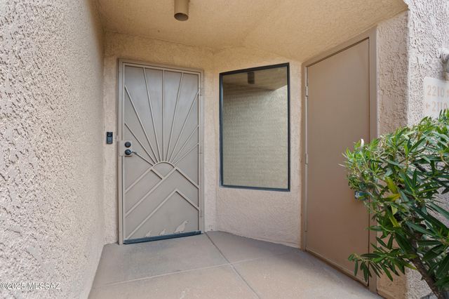 5675 N Camino Esplendora Apt 2110, Tucson, AZ 85718