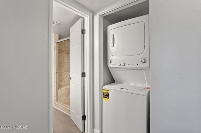 5675 N Camino Esplendora Apt 2110, Tucson, AZ 85718