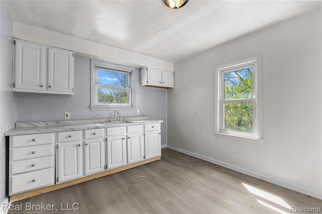13576 Warwick Street, Detroit, MI 48223