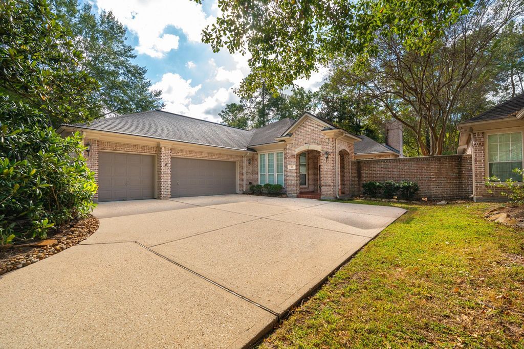 23 E Palmer Bend, The Woodlands, TX 77381