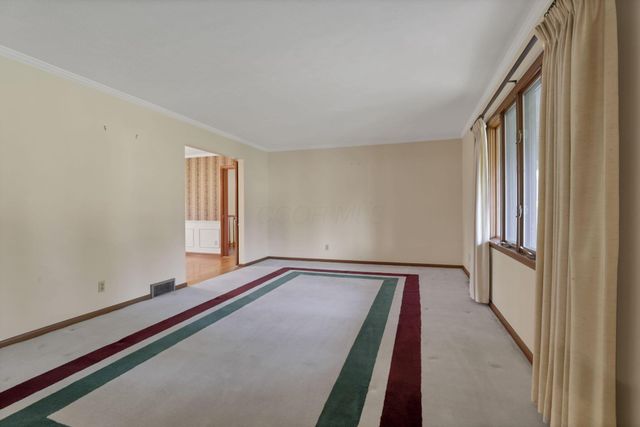 8869 Chevington Chase Drive, Pickerington, OH 43147