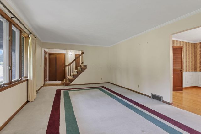 8869 Chevington Chase Drive, Pickerington, OH 43147