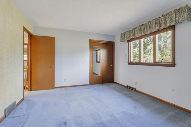 8869 Chevington Chase Drive, Pickerington, OH 43147